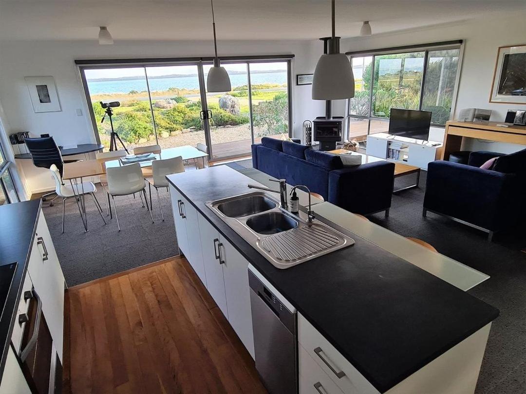 Coorong Waterfront Retreat Vila Meningie Exterior foto