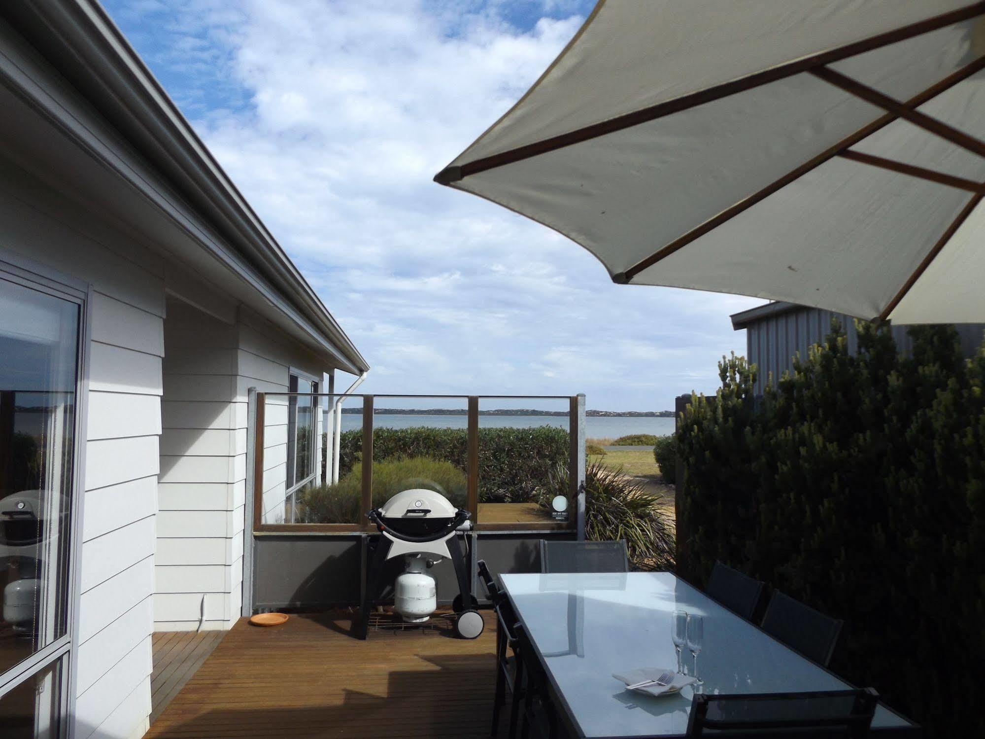Coorong Waterfront Retreat Vila Meningie Exterior foto