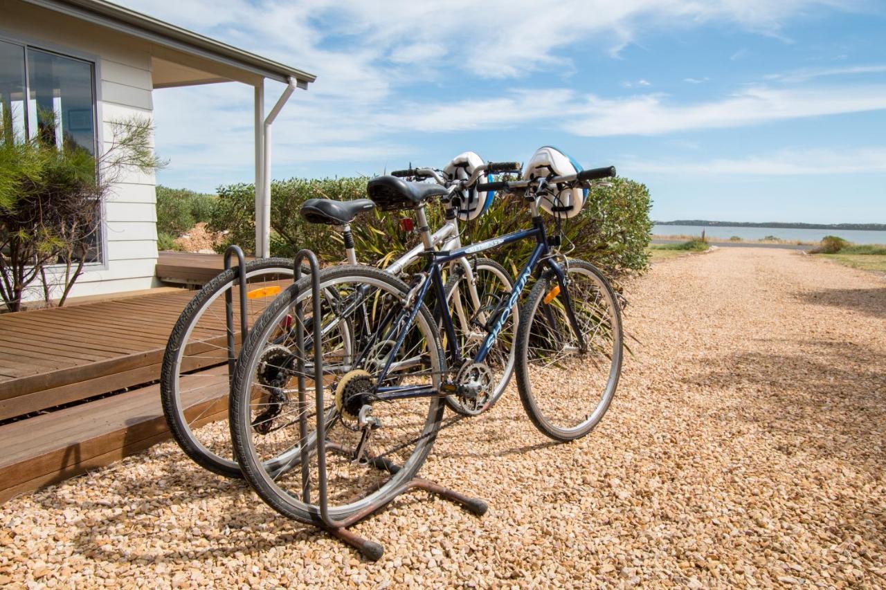 Coorong Waterfront Retreat Vila Meningie Exterior foto