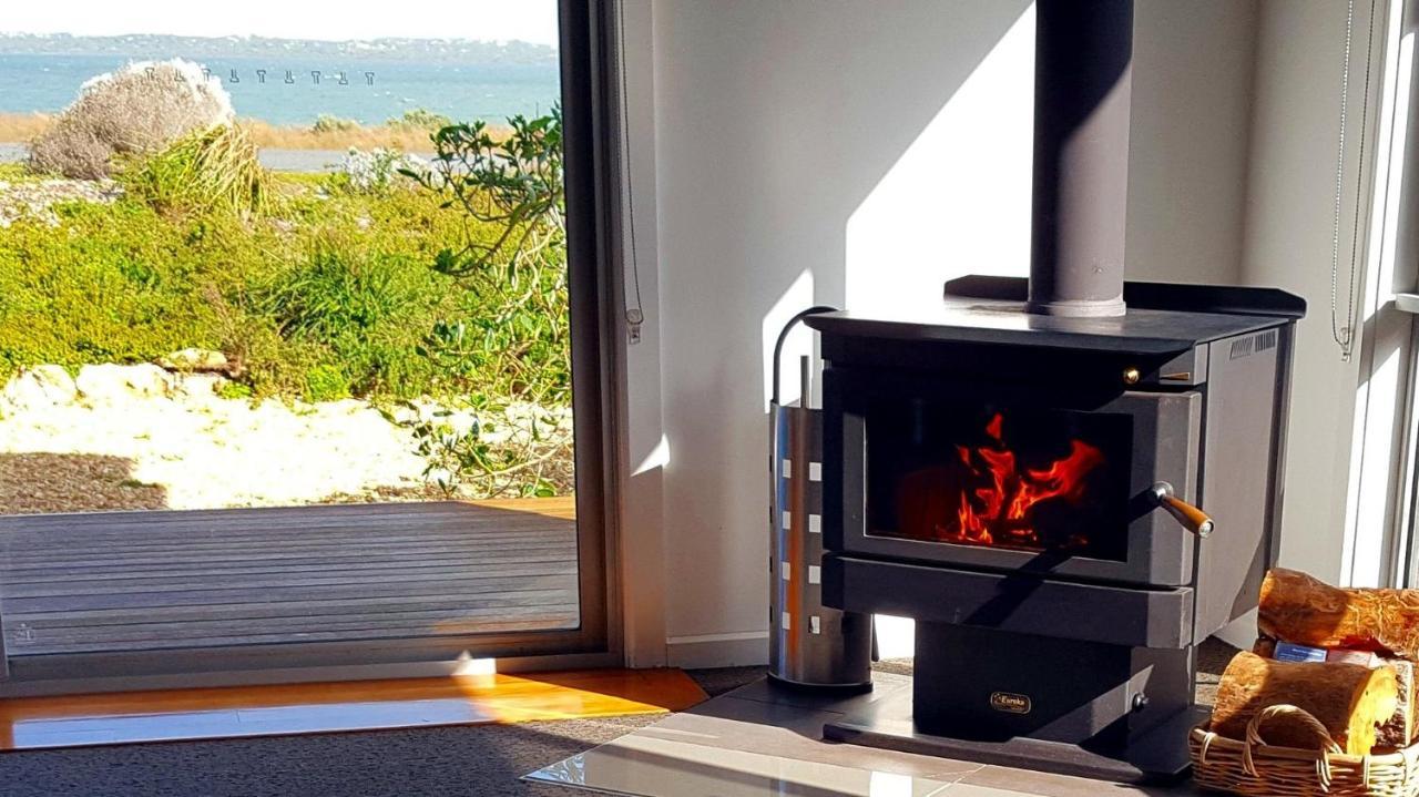 Coorong Waterfront Retreat Vila Meningie Exterior foto